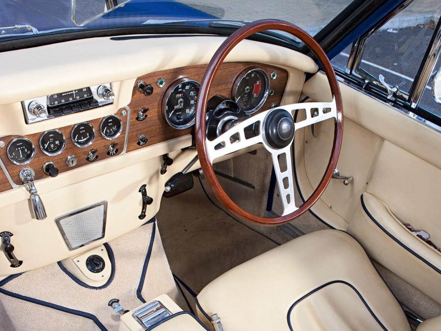 Интерьер Jensen CV8 (Mk II) 1963 года  (фото 24 из 24)